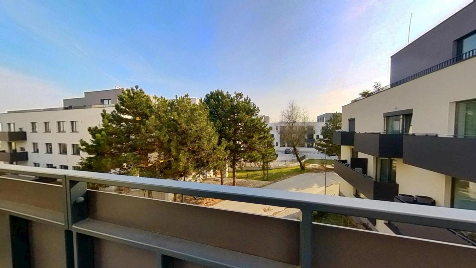 Air-Conditioned 2 Room Apartment, With Terrace, Rovinka, 302 Екстериор снимка