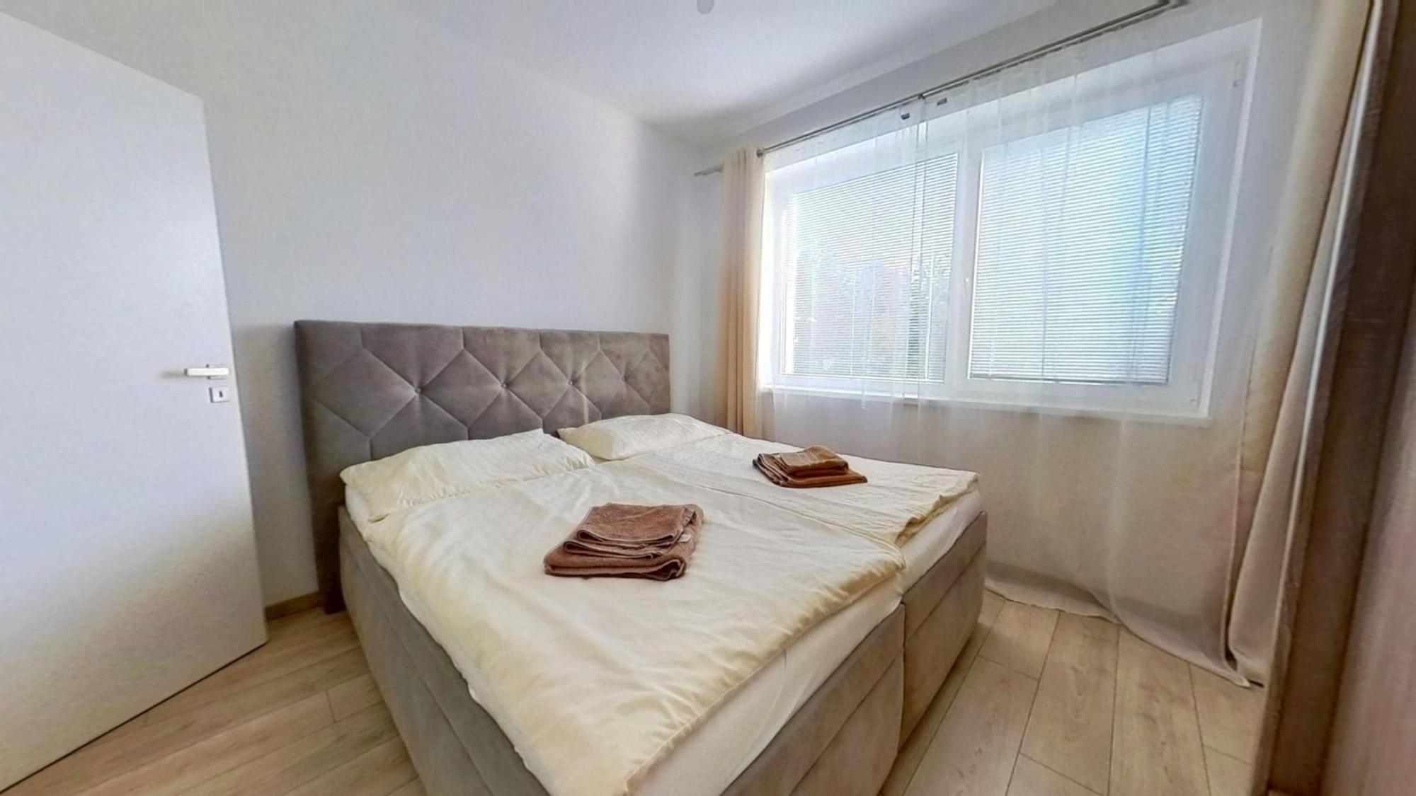 Air-Conditioned 2 Room Apartment, With Terrace, Rovinka, 302 Екстериор снимка
