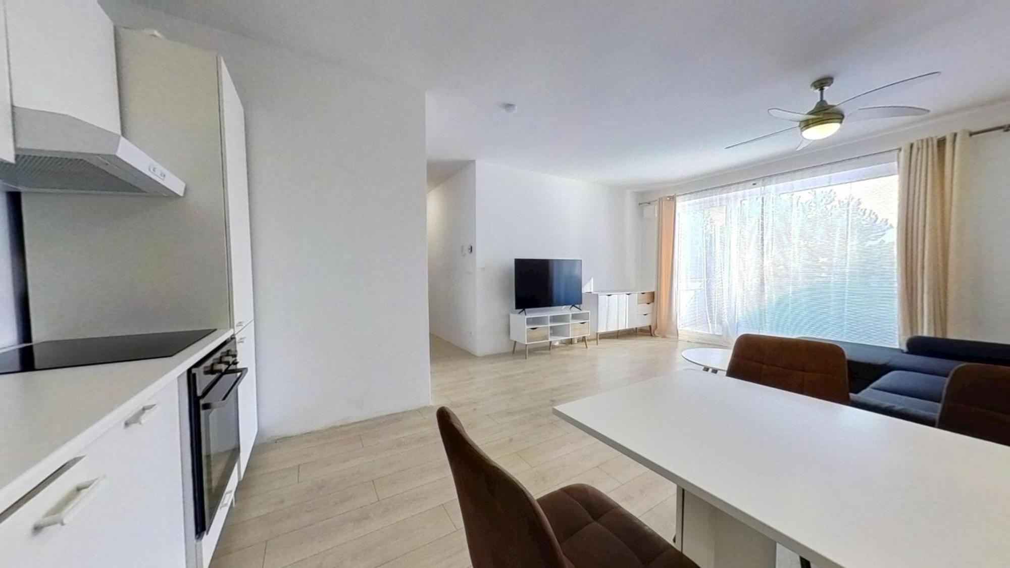 Air-Conditioned 2 Room Apartment, With Terrace, Rovinka, 302 Екстериор снимка