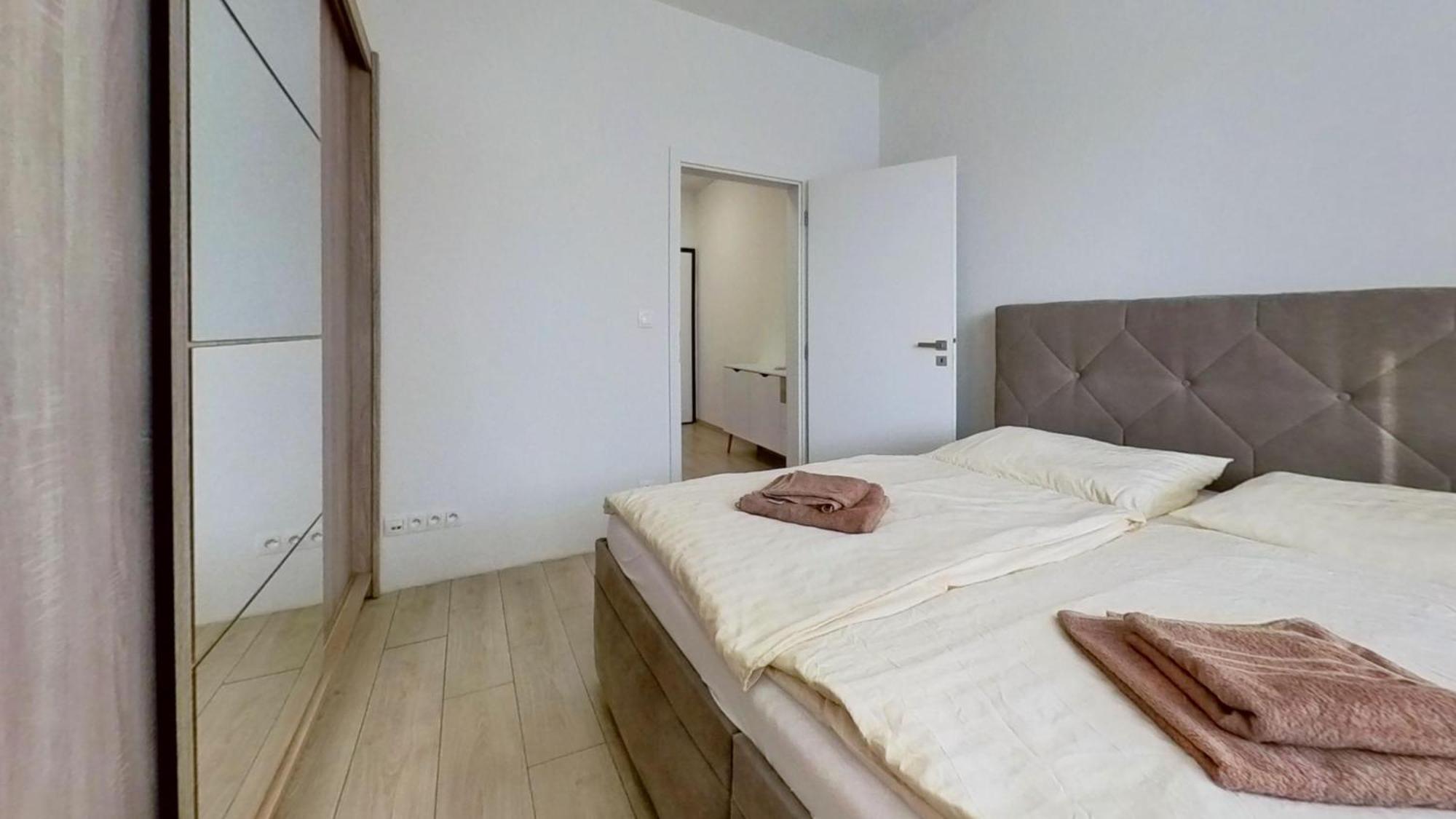Air-Conditioned 2 Room Apartment, With Terrace, Rovinka, 302 Екстериор снимка